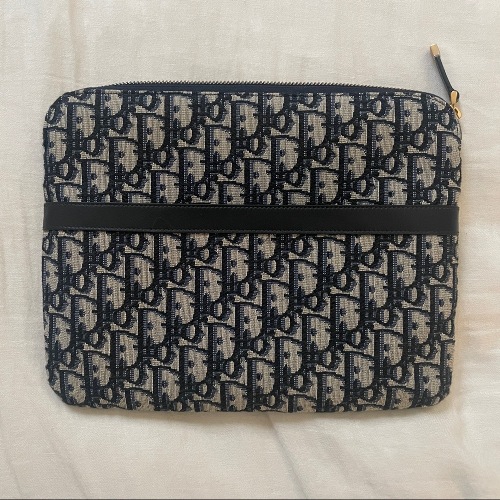 Dior Travel Pouch - Picture 2 of 6